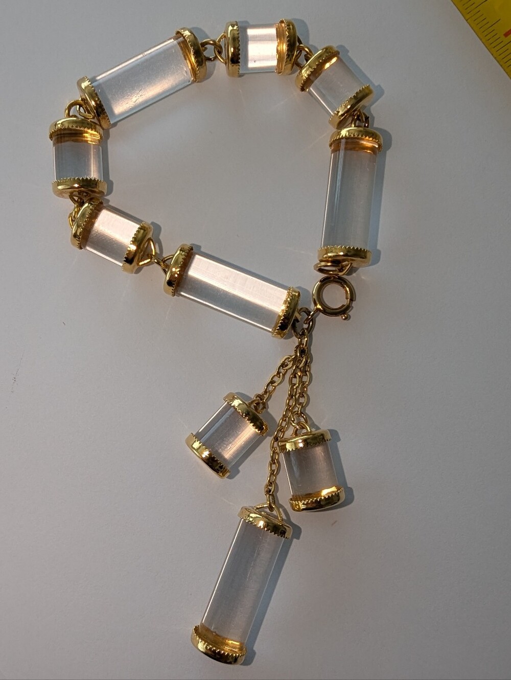 EVC STUNNING GOLD TONE & CLEAR LUCITE DANGLE BRACELET